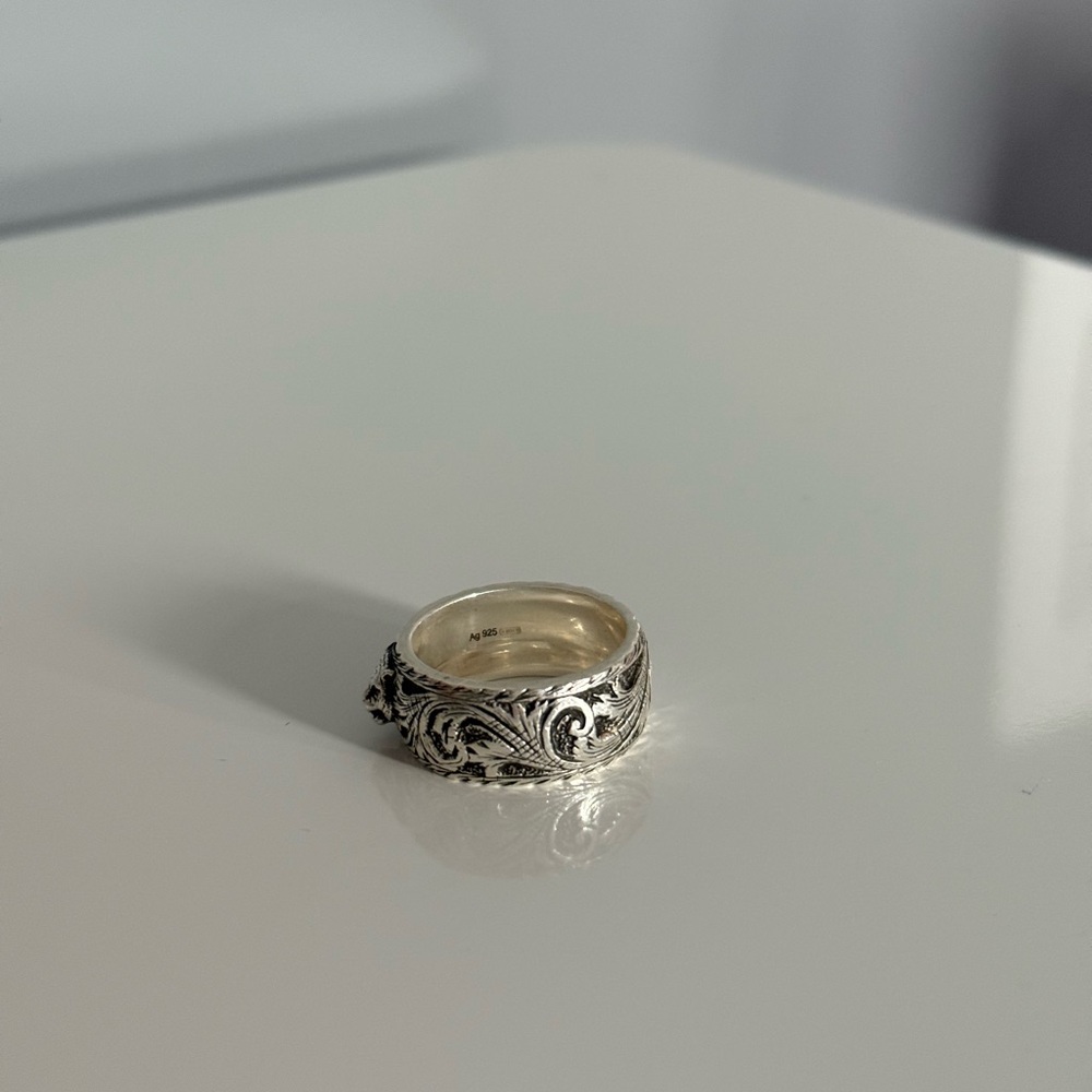 Gucci Silver Scrollwork Ring - Picture 4 of 4